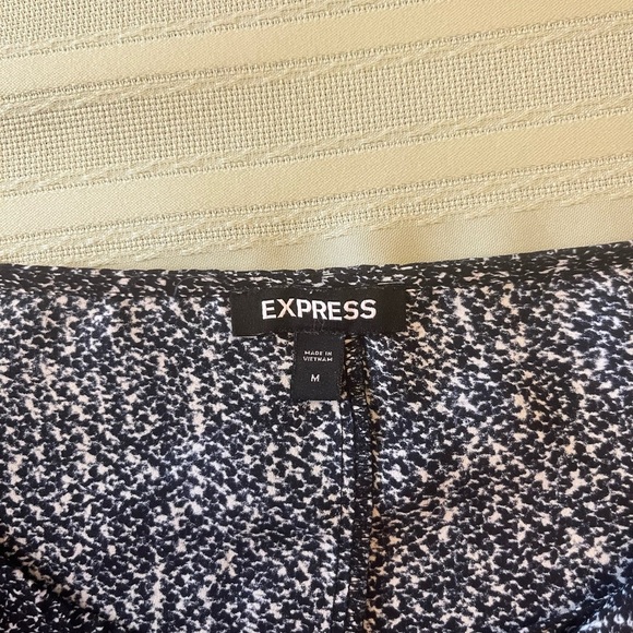 Express Black and White blouse size M - Picture 2 of 6